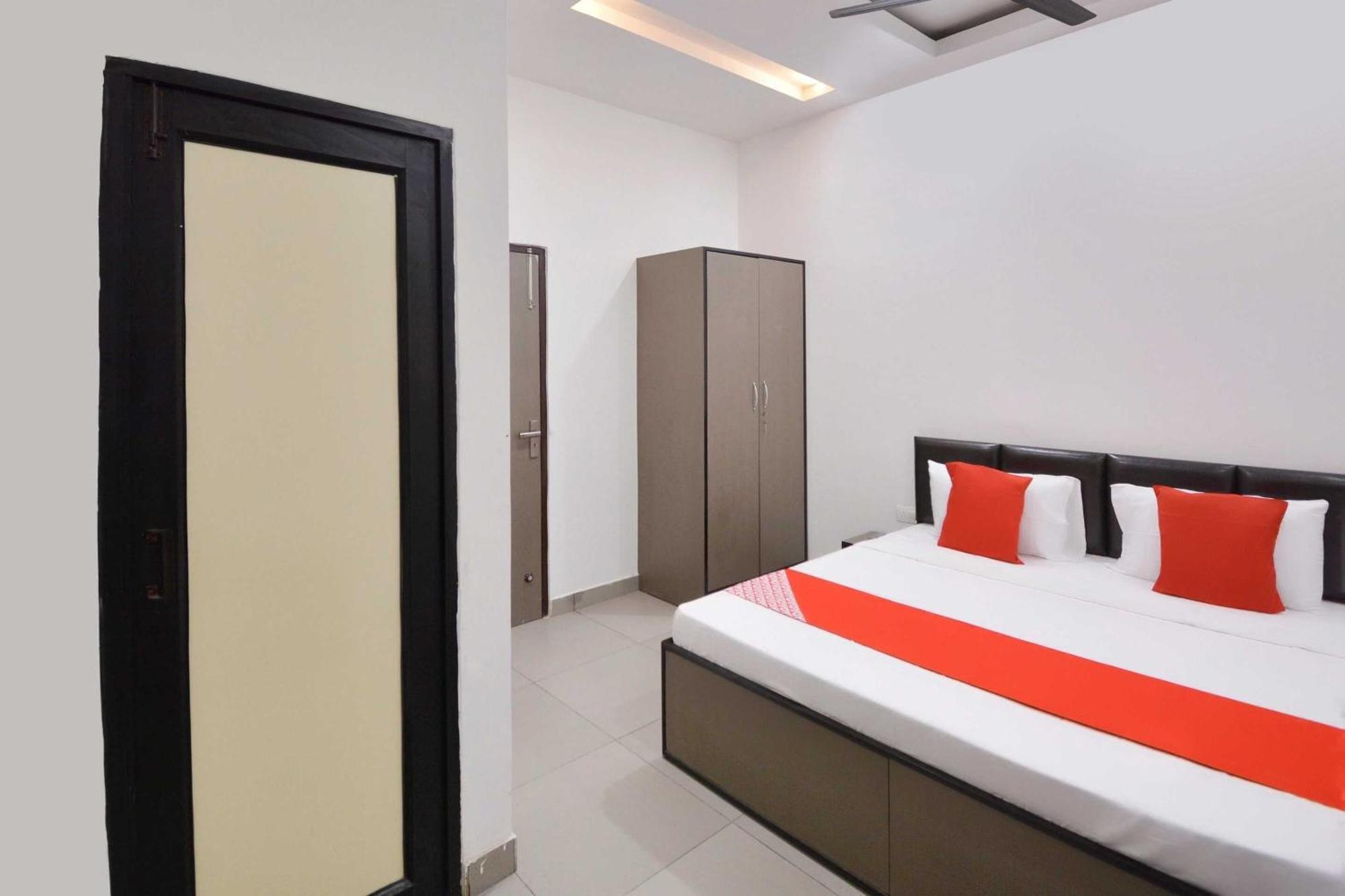 Hotel O White Solitaire Ludhiana Esterno foto