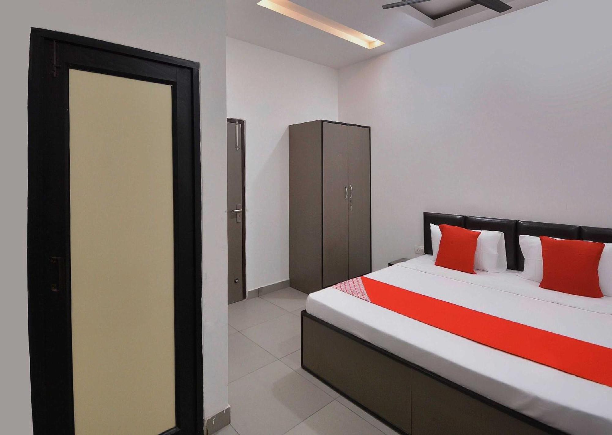 Hotel O White Solitaire Ludhiana Esterno foto