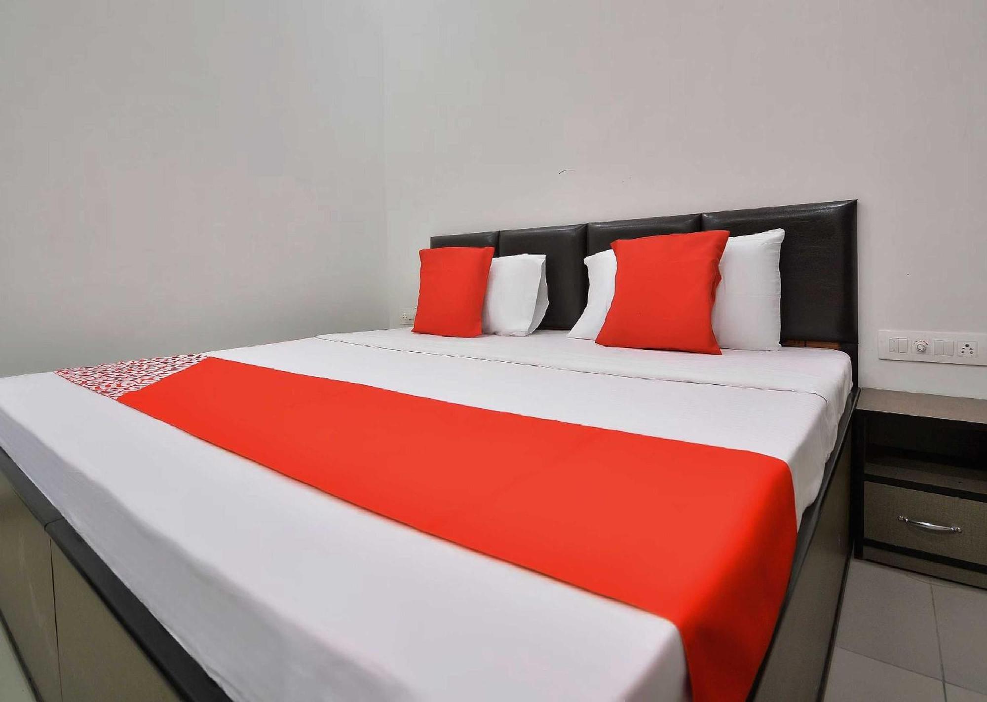Hotel O White Solitaire Ludhiana Esterno foto