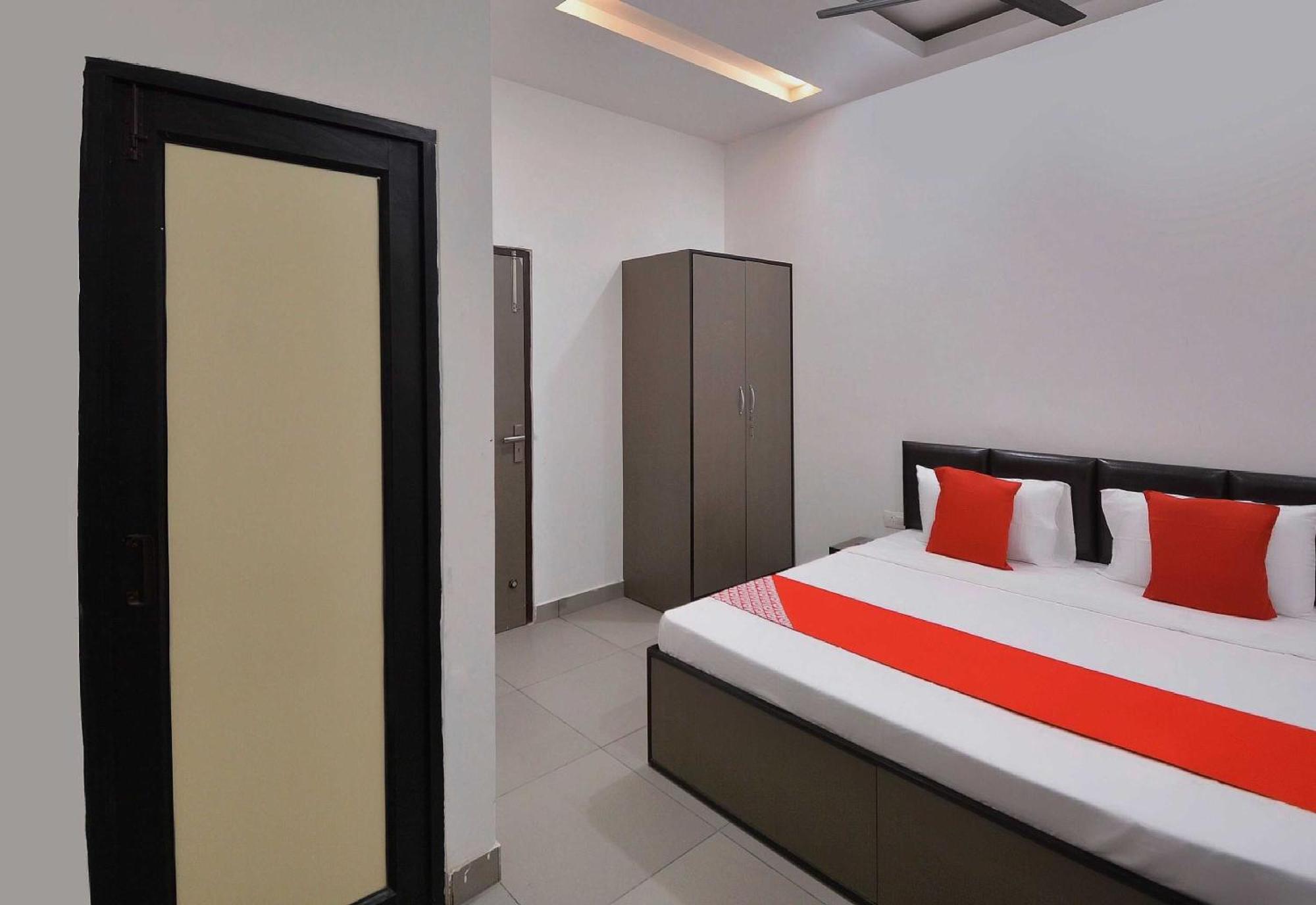 Hotel O White Solitaire Ludhiana Esterno foto