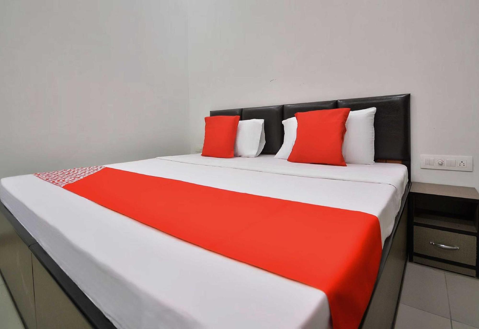 Hotel O White Solitaire Ludhiana Esterno foto