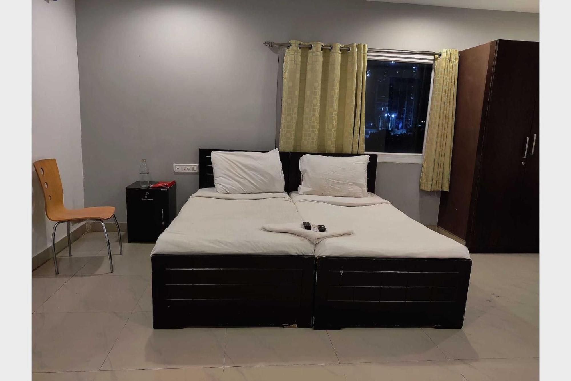 Hotel O White Solitaire Ludhiana Esterno foto