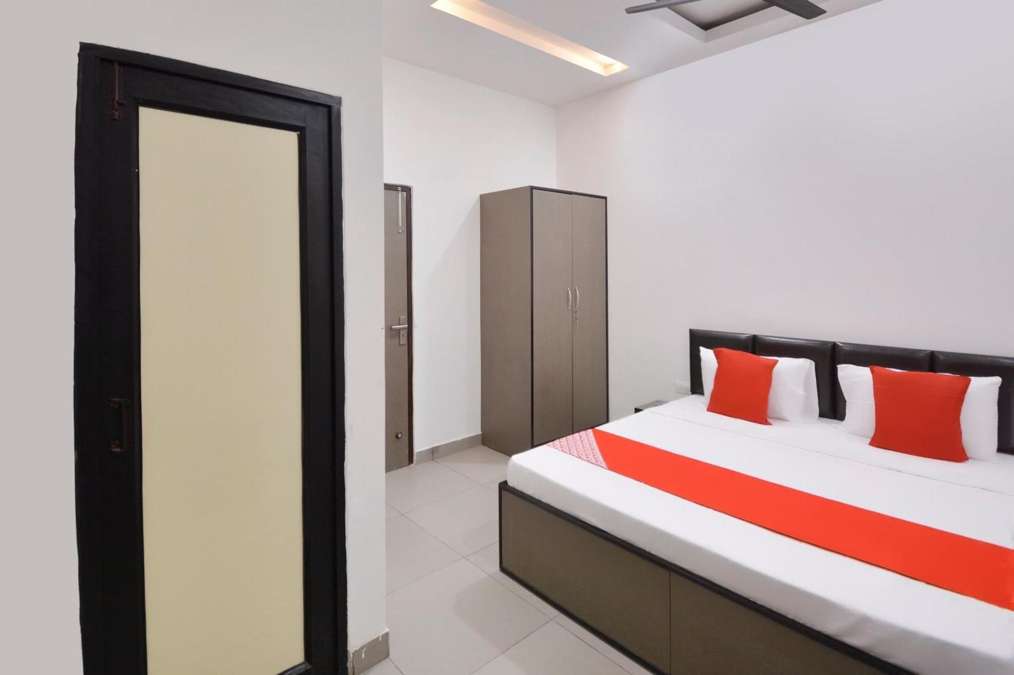 Hotel O White Solitaire Ludhiana Esterno foto
