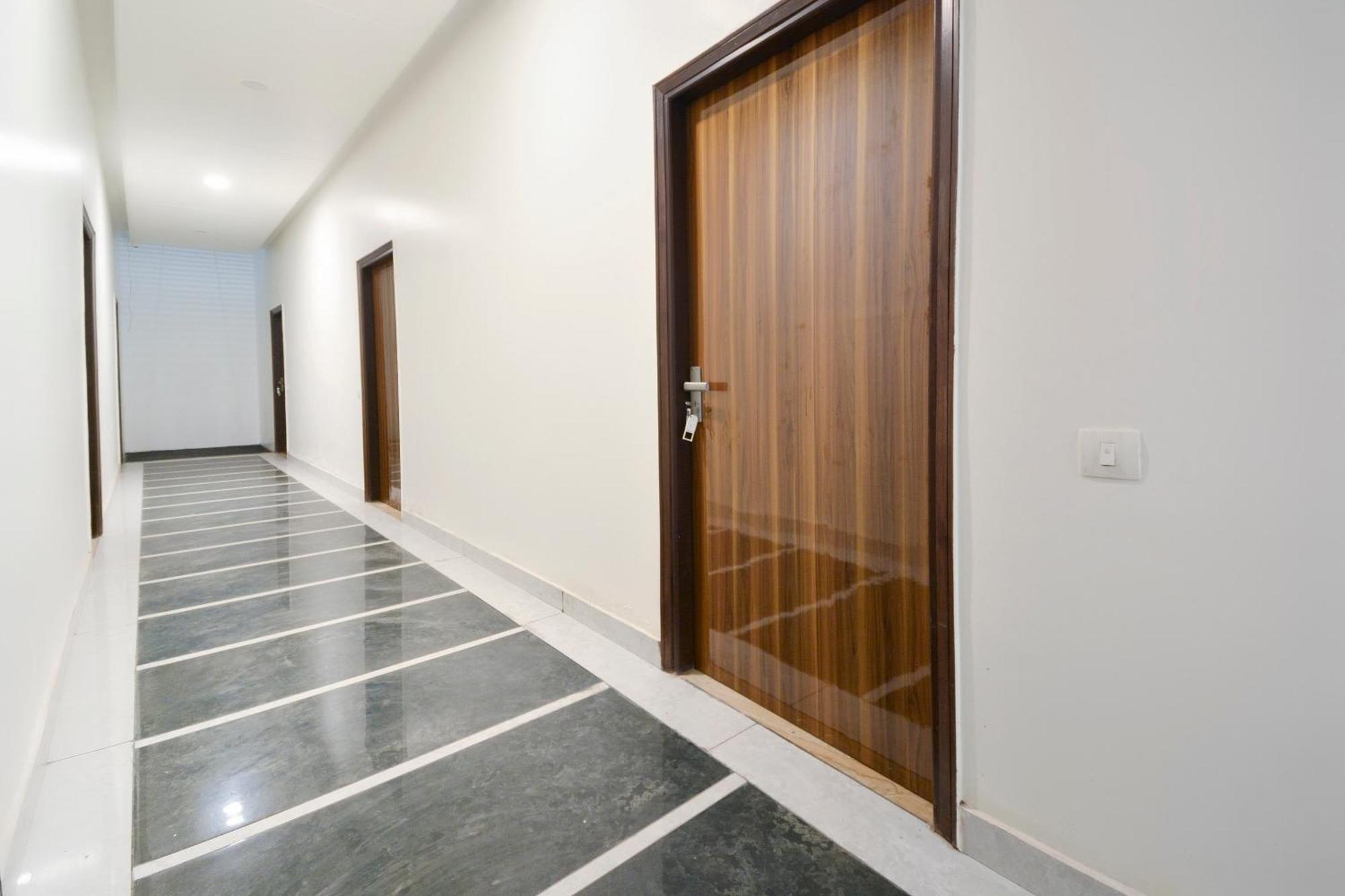 Hotel O White Solitaire Ludhiana Esterno foto