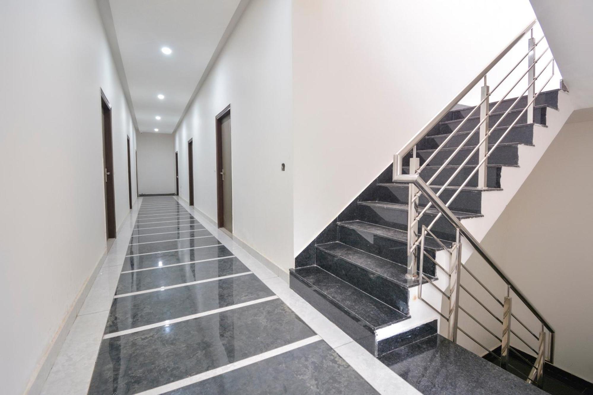 Hotel O White Solitaire Ludhiana Esterno foto