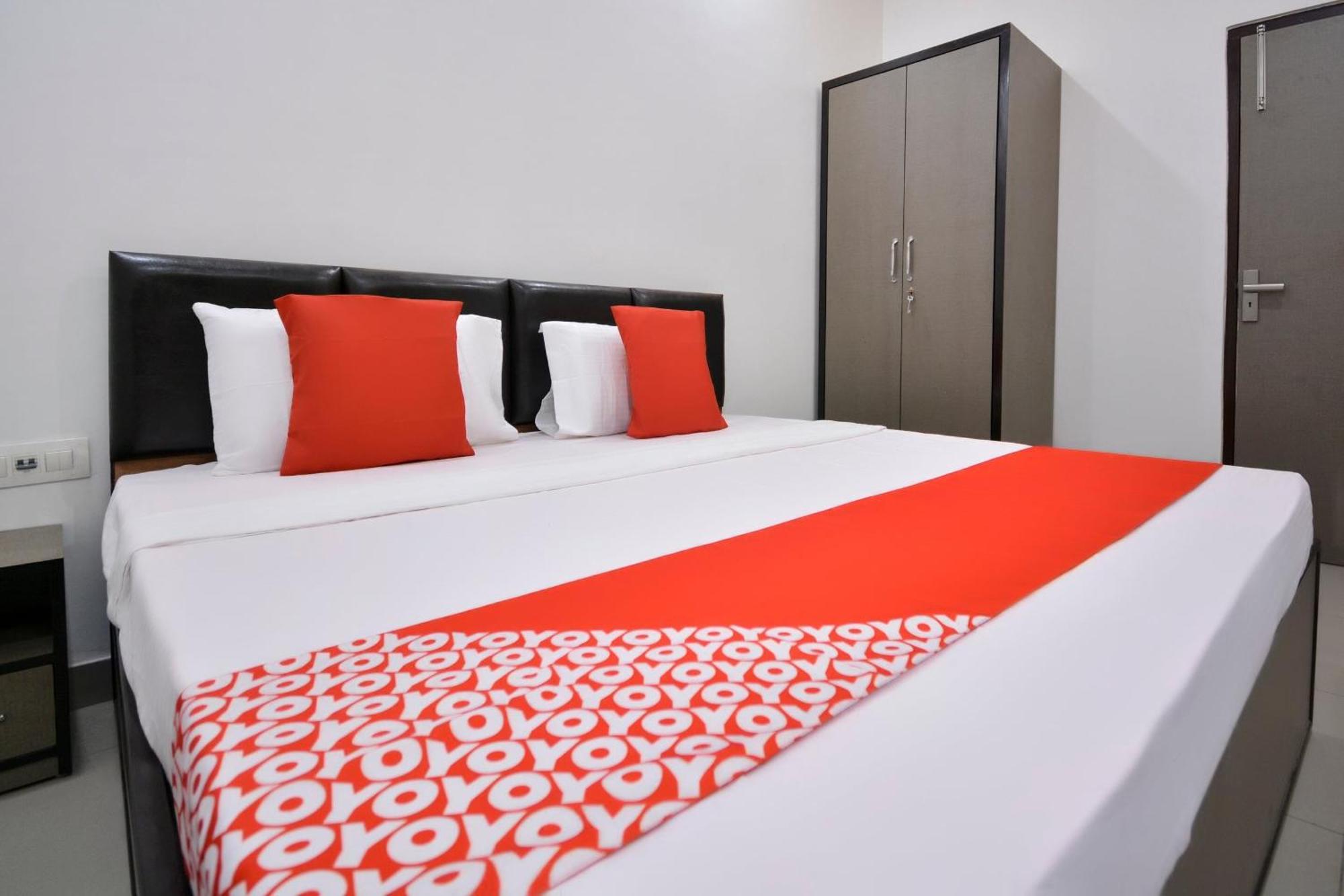 Hotel O White Solitaire Ludhiana Esterno foto