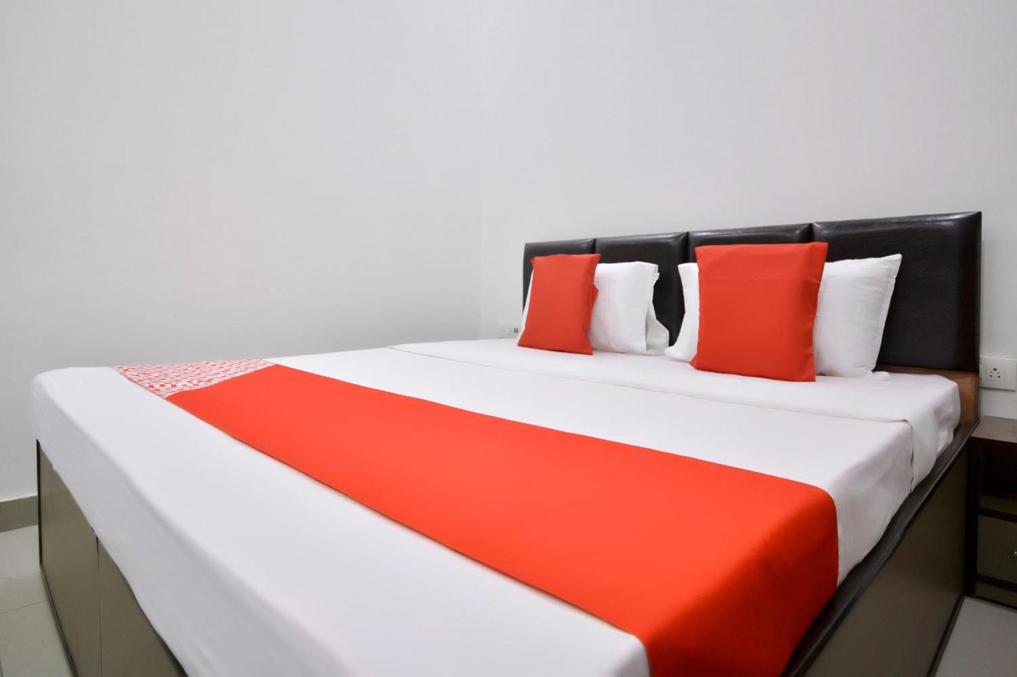 Hotel O White Solitaire Ludhiana Esterno foto