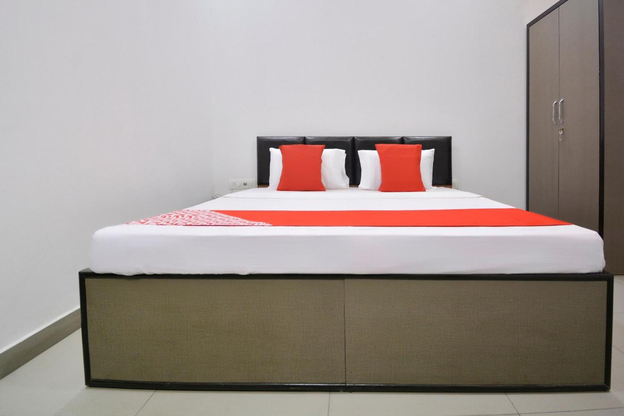 Hotel O White Solitaire Ludhiana Esterno foto