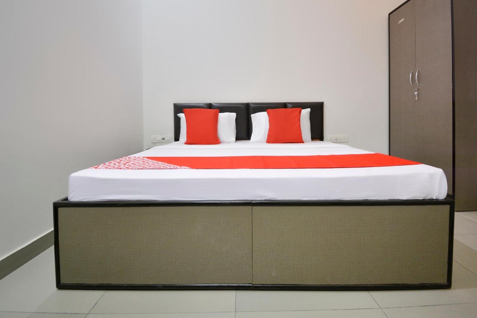 Hotel O White Solitaire Ludhiana Esterno foto